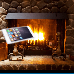 Telefon kastes inn i peis