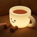 Søt kaffekoppformet nattlampe med telefonstativ - hvit
