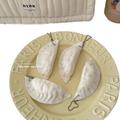 Søt myk stressball i form av en dumpling med nøkkelring - hvit