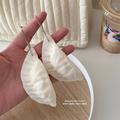 Søt myk stressball i form av en dumpling med nøkkelring - hvit