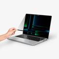 MacBook Pro 14" 2021/2025 Spigen SafeView magnetisk skjermbeskytter for personvern
