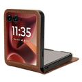Motorola Razr 60 Ultra FlexCard-etui i karbonfiber med kortspor - brun