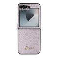 Samsung Galaxy Z Flip6/Z Flip7 FE Guess Glitter Flakes Metal Logo Hybrid-deksel - Rosa