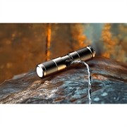 SuperFire EF02 USB-C-lommelykt - svart