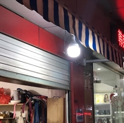 V52 Bærbar, oppladbar solcellelampe / LED-lampe for camping med 5-girs belysning og krok