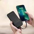 Wozinsky W11-W 10000mAh powerbank med 4 kabler, telefonstativ og LED-lommelykt - svart