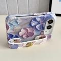 iPhone Duo-deksel med preget akvarellblomstermønster og håndleddsrem - blå