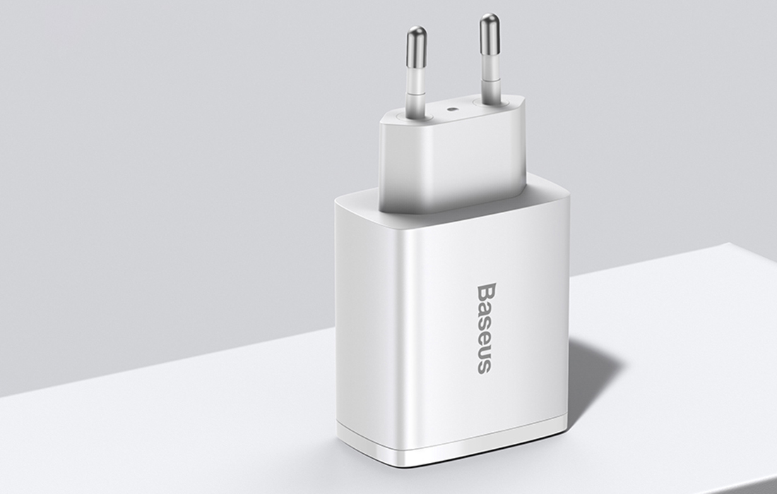 Baseus Compact hurtiglader 30W - USB-C PD, 2xUSB - hvit