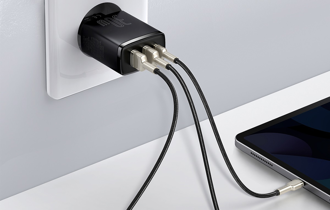 Baseus Compact Hurtiglader 30W - USB-C PD, 2xUSB - Svart